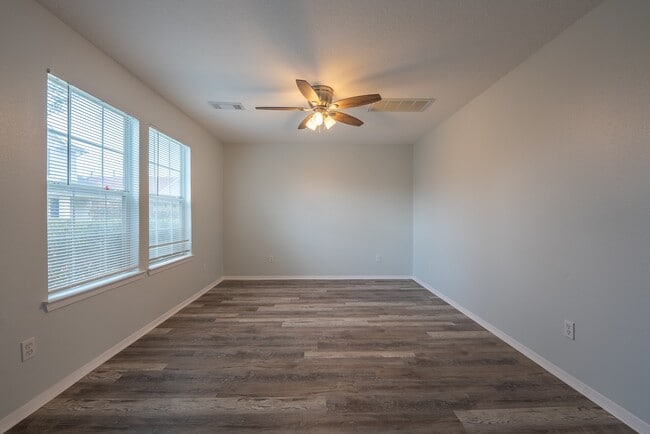 Photo - 6247 Elton Knolls St