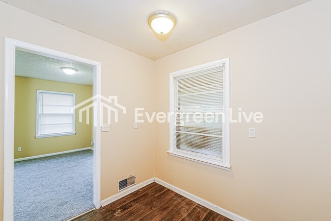 Photo - 2633 1st St NE