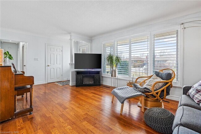 Photo - 90 Rochelle Dr