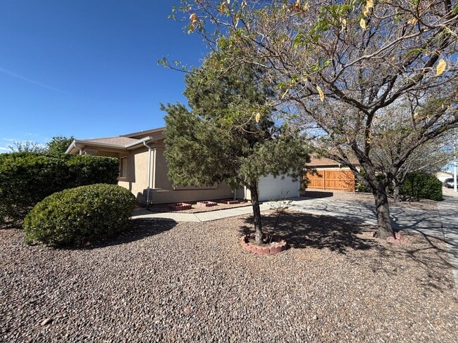 Photo - 3 Bedroom Single Story Home Available Near Unser Blvd NW & Irving Blvd NW