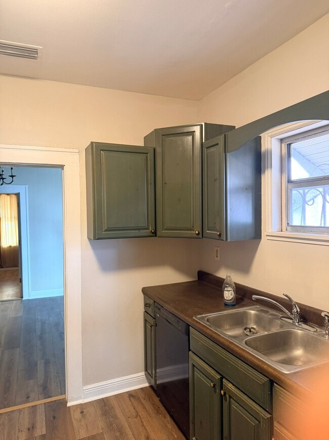 Photo - 2143 5th Ave N