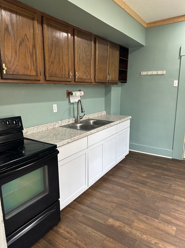 Building Photo - 414 W 7th St Unit 414 w 7th