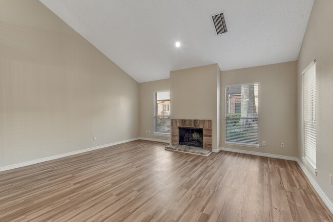 Building Photo - 955 Memorial Village Dr Rental
