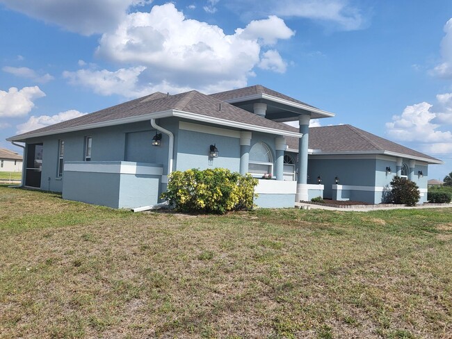 NW Spacious 3/2/2 on Saltwater Canal-Fish ... - NW Spacious 3/2/2 on Saltwater Canal-Fish ... House