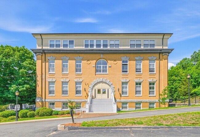 Photo - 145 Glenwood St Unidad 304