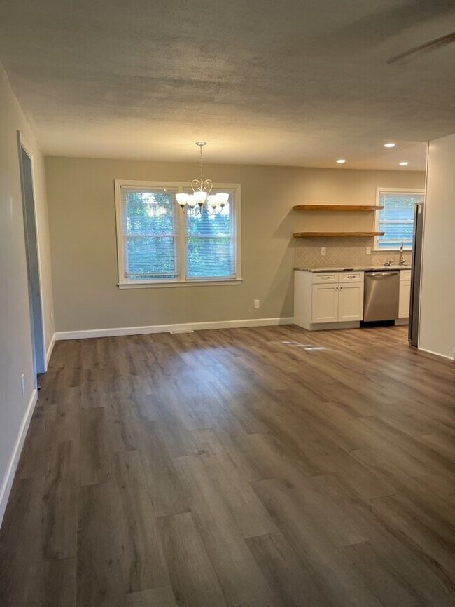 Photo - 113 Owens Cir House