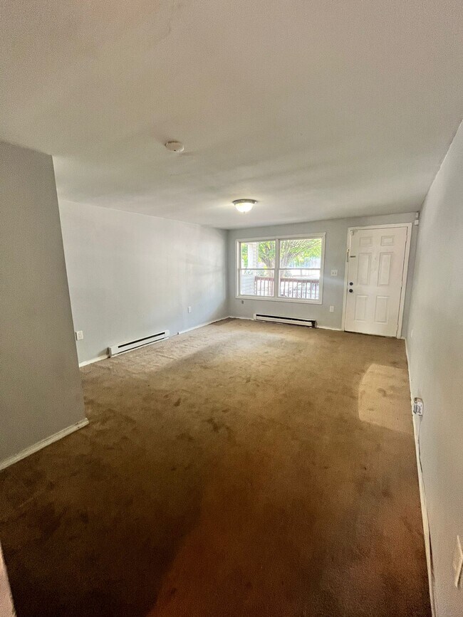 371 Whiton St - 366 Whiton St Unit 1