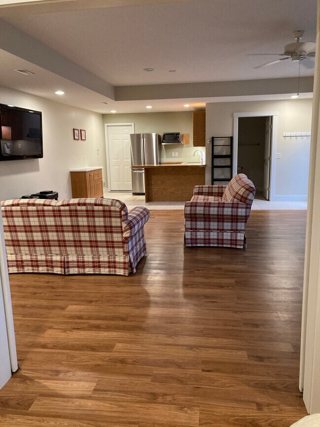 sala de estar - 746 Dale Ave NW Unidad 746 Dale Ave. NW