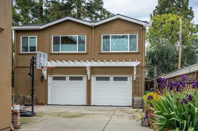 Photo - 15817 Izorah Way