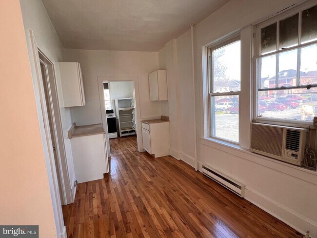 Photo - 24 W Cecil St