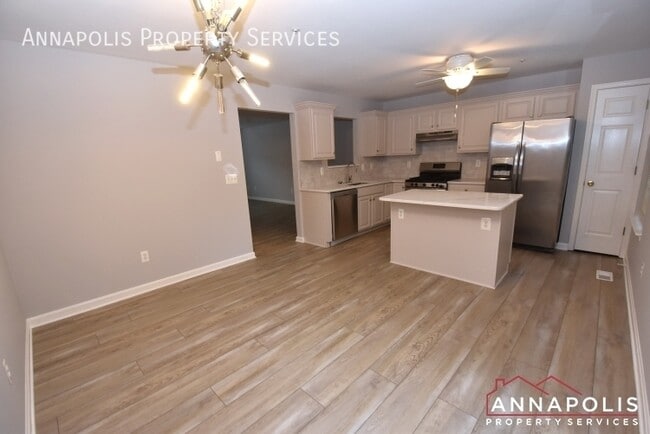 Photo - 544 Francis Nicholson Way