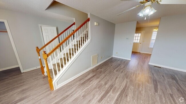 Building Photo - Renovated Three Bedroom Columbia Townhome!!