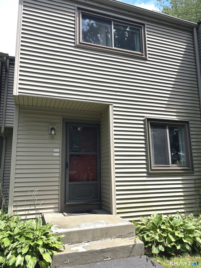 Photo - 19 Greenbriar Dr