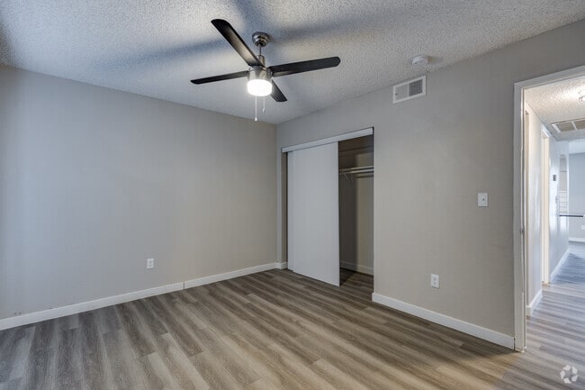 2 HAB, 2 BA - 1,200 ft²