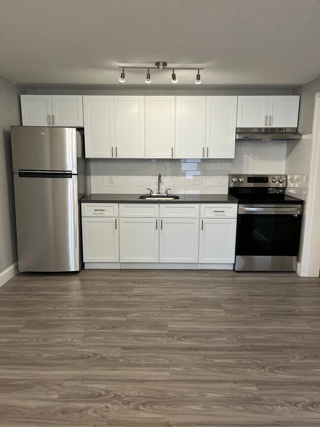 Elmwood Apartments West Palm Beach, FL