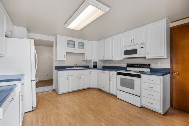 Photo - 3401 Seneca Ave