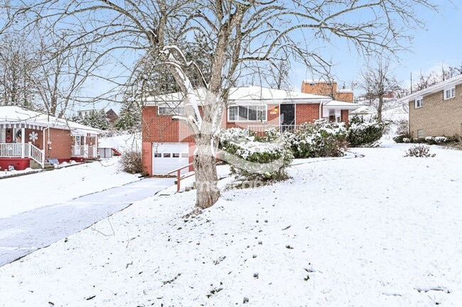 Building Photo - 215 Boston Hollow Rd