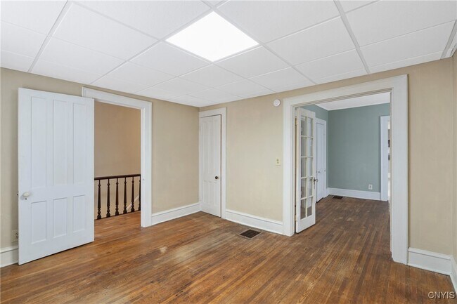 Photo - 402 Oneida St