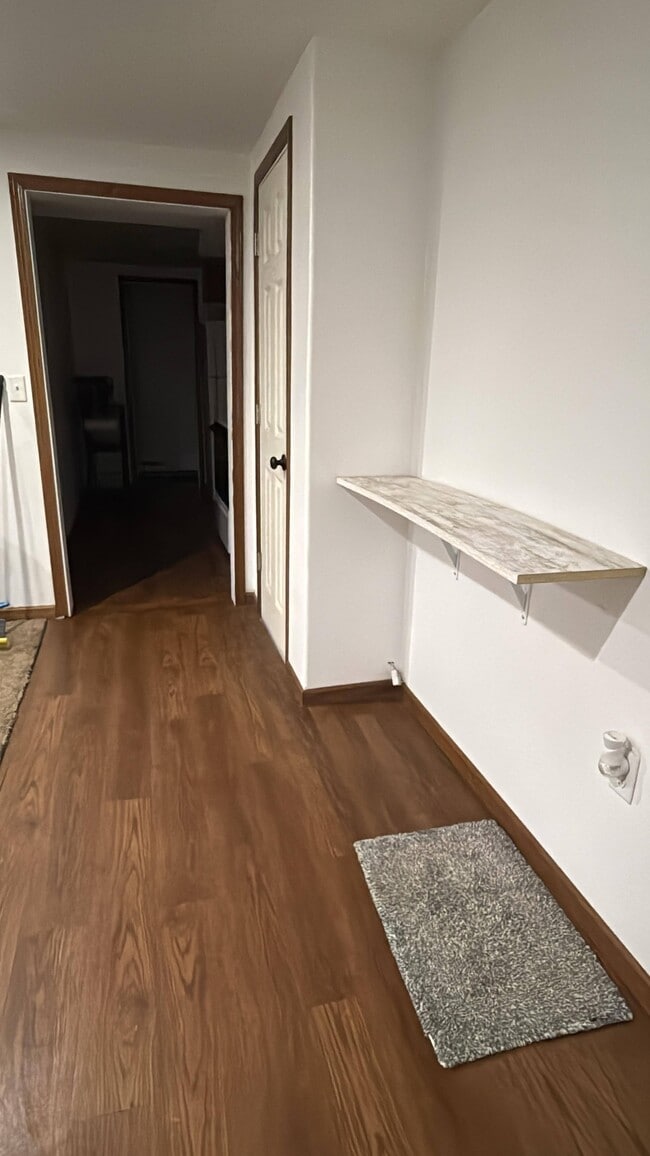 Building Photo - 1011 5th Ave SE Unit 2