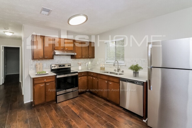 Photo - 6043 Deerfield Ct