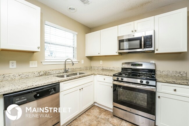 Photo - 573 Ransom Way