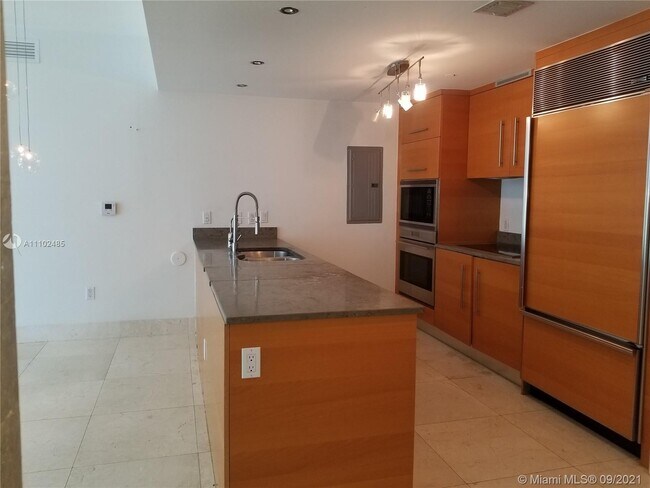Photo - 475 Brickell Ave Unidad 1610