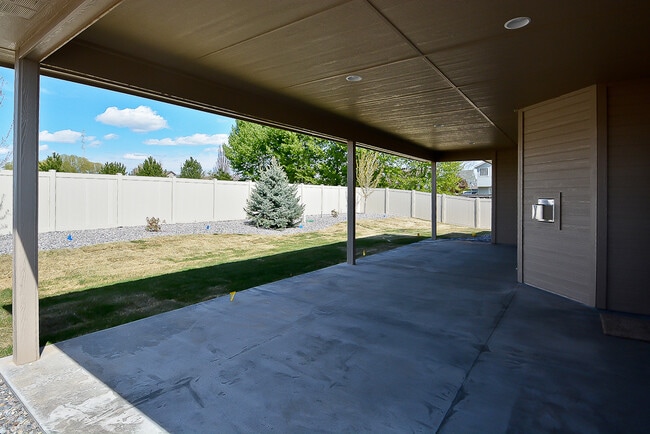 Photo - 4 Bedrooms 2.5 Bathrooms in Meridian