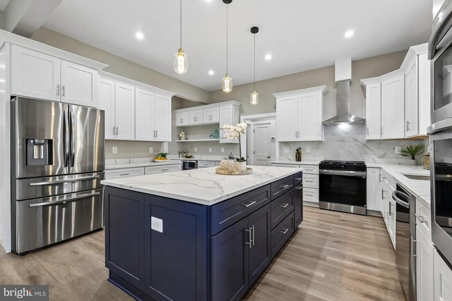 Photo - 735 N George Mason Dr
