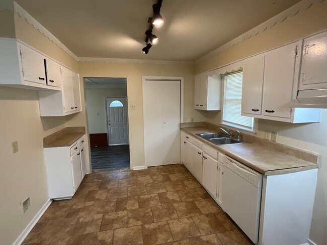 Photo - 1939 Driftwood Ave