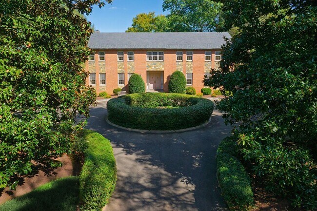 Photo - 221 Chain Bridge Rd