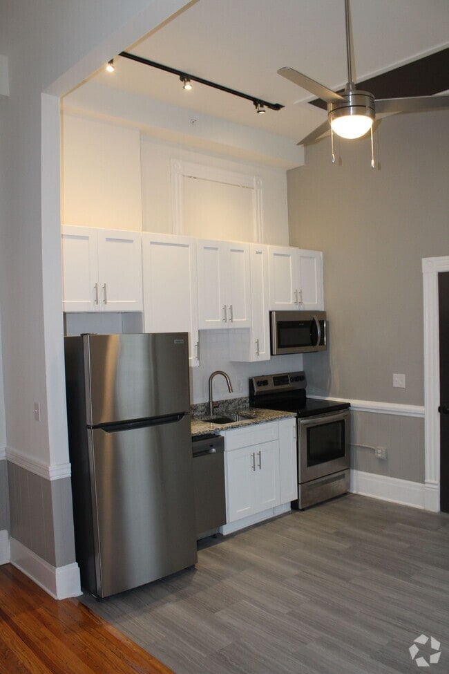 Building Photo - Bank Unit 201 Rental