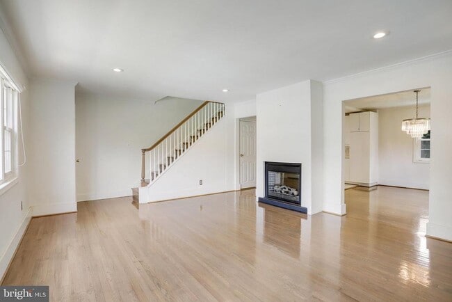 Photo - 5370 Pooks Hill Rd
