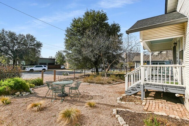 Photo - 1208 E 13th St