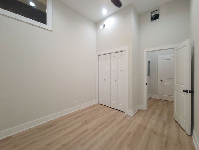 Photo - 3829 N Southport Ave Unit 1