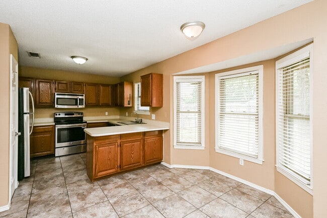 Photo - 829 Minuteman Dr