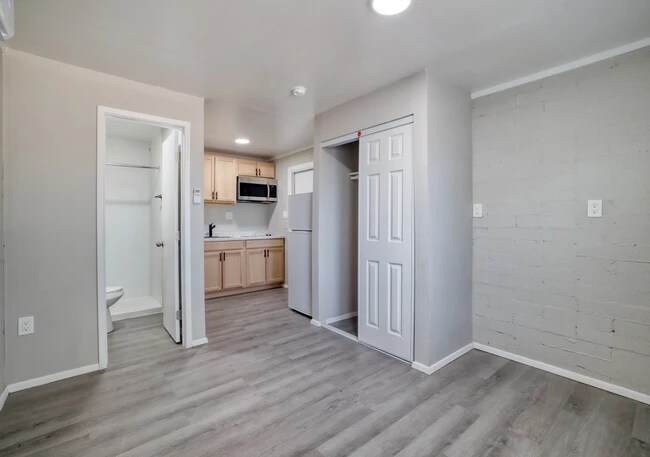 Photo - 1005 N Center Ave