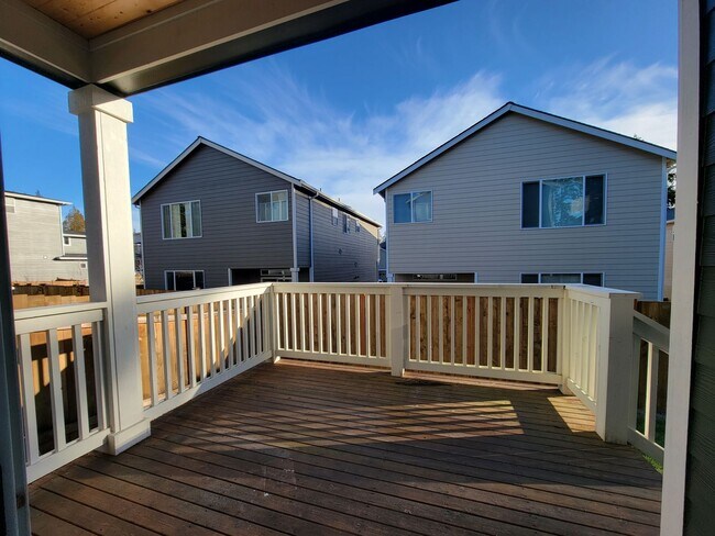 Photo - Bright and Spacious 3 bedroom, fully fence...