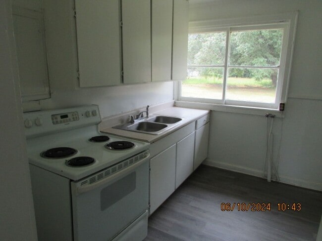 Photo - Appliances included