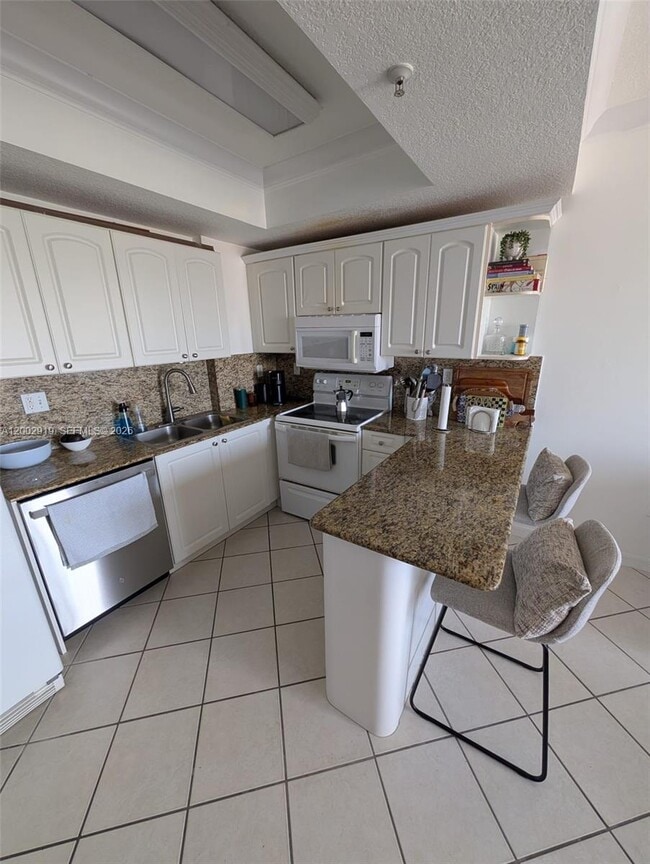 Building Photo - 3500 Coral Way Unit 505