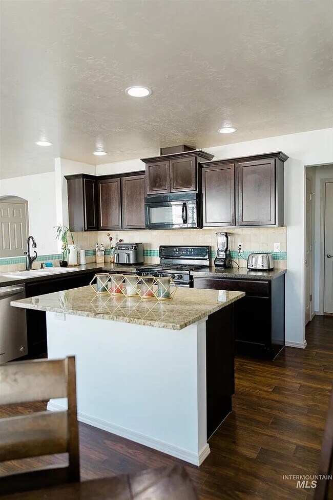 Photo - 1100 SW Colonial