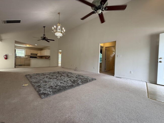 2 Club House Ln