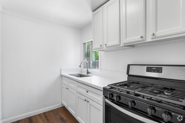 Building Photo - 4159 Larchwood Plz Unit 4159B Rental