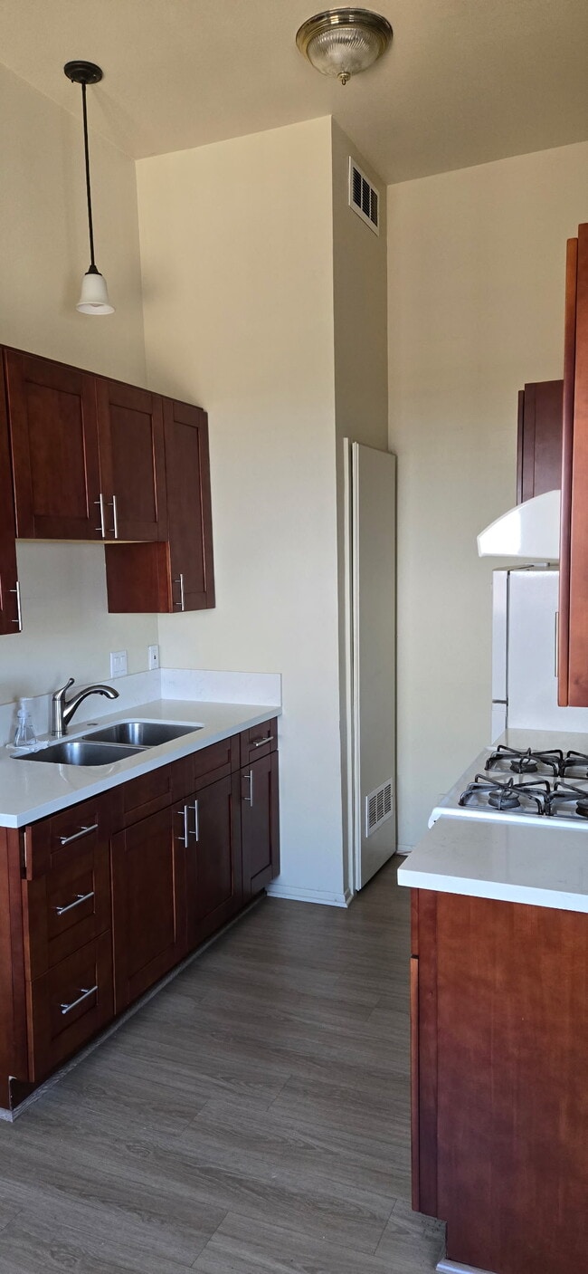 Cocina - 733 N Hill Pl Unidad #2