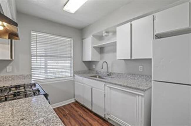 Photo - Ennis Place Apartments: Leasing Specials! ...