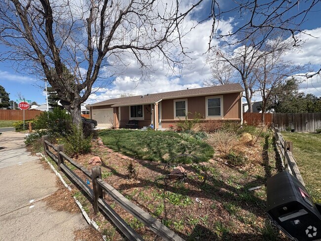 Building Photo - Charming 2BR House in Aurora (Utilities an...
