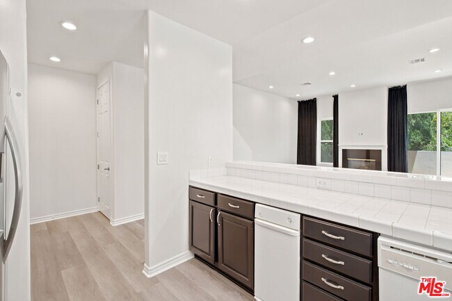 Photo - 4940 Laurel Canyon Blvd Unit 102