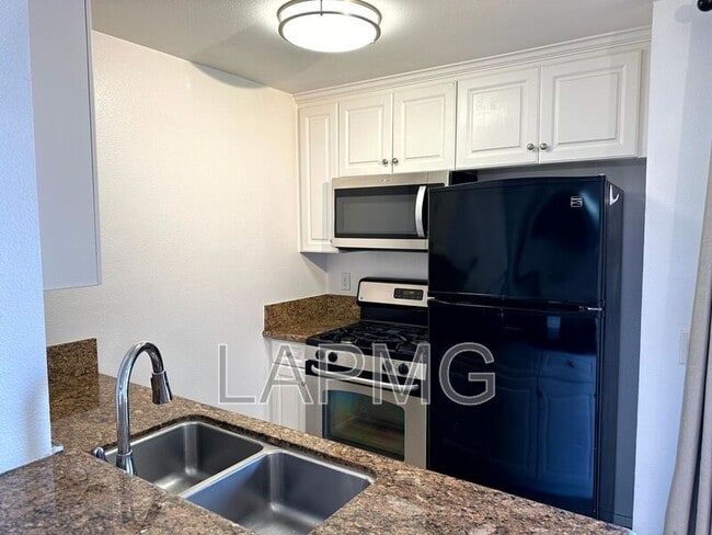 Photo - 7320 Hawthorn Ave