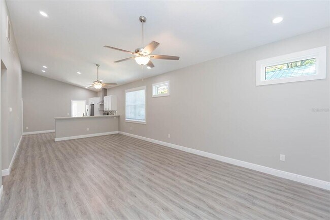 Photo - 218 W Jean St