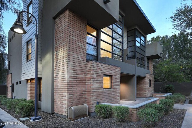 Photo - 1300 W 5th St