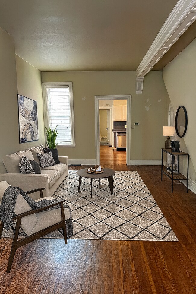 Building Photo - 506 W Chestnut St Unit Apt 1